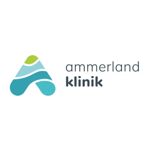 Logo der Ammerland Klinik mit einer stilisierten, abstrakten 'A'-Form in Blau- und Grüntönen sowie einer modernen Schrift.